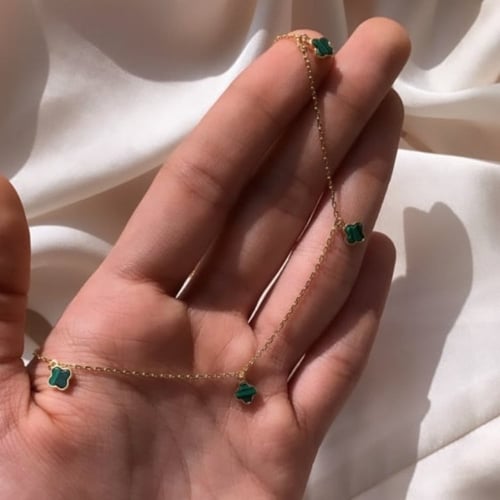 سلسلة ورد أنيقة باللون الذهبي-الأخضر (N502) .