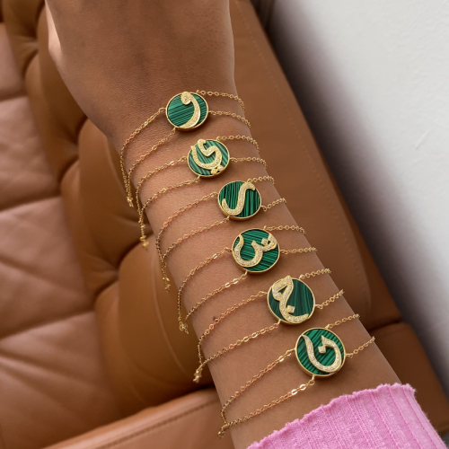 أساور الحروف الأنيقة اللون/ذهبي . (B454)