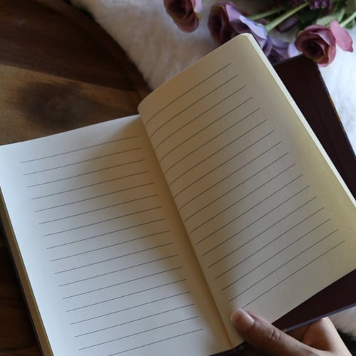 دفتر على هذه الأرض مايستحق الحياة . (NOTEBOOK13)