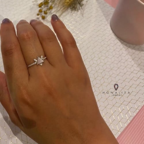 خاتم أنيق اللون فضي (R92) .