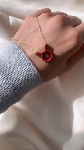 سلسلة برج الابراج باللون الذهبي (N437) .