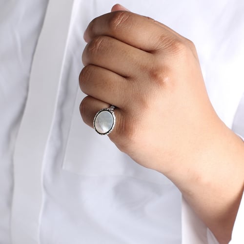 خاتم أنيق رجالي اللون فضي-أبيض (KR10) .