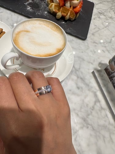 خاتم أنيق اللون روز قولد (R361).