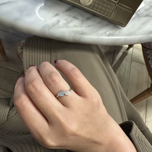 خاتم أنيق اللون فضي (R297) .