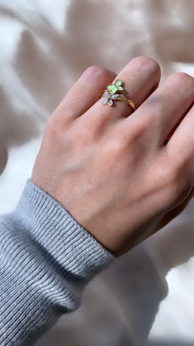 خاتم فراشة أنيق اللون ذهبي (R167) .