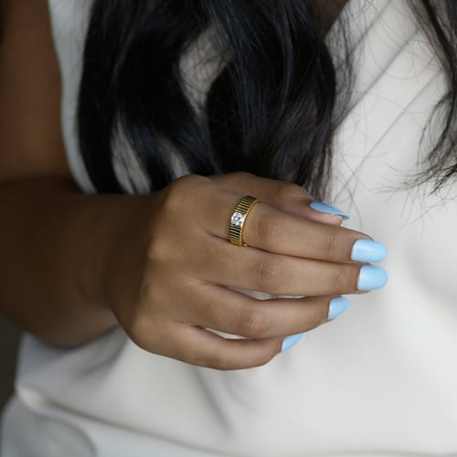 خاتم أنيق اللون ذهبي (R398).