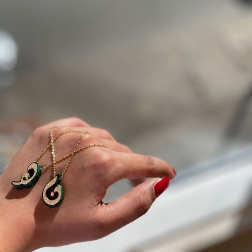 سلسلة حرف الحروف باللون الذهبي (N436) .