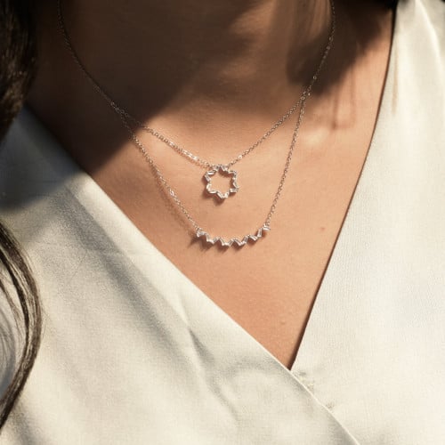سلسلة أنيقة باللون الفضي (N875 ).