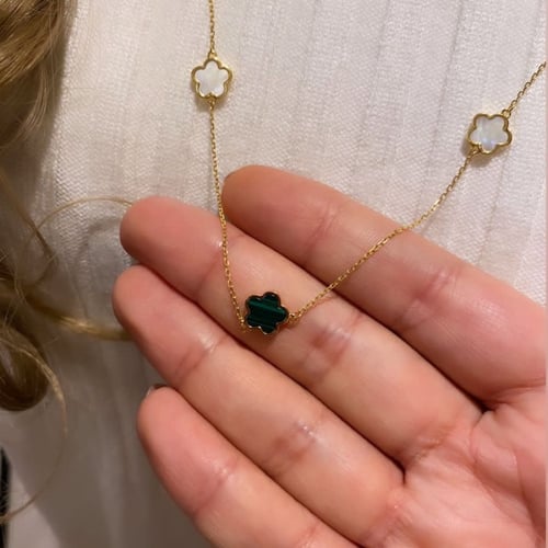 سلسلة ورد أنيقة باللون الذهبي (N426) .