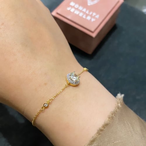 أسورة أنيقة باللون الذهبي (B546 ) .