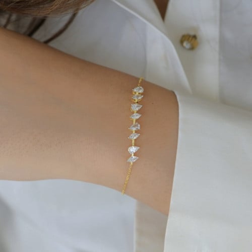 أسورة أنيقة باللون الذهبي (B750) .