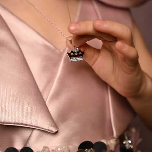 سلسلة أطفال باللون الفضي (N700) .