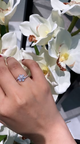 خاتم ورد أنيق اللون فضي (R267) .