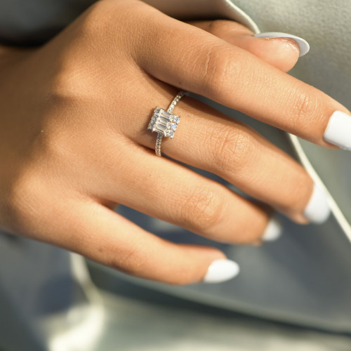 خاتم أنيق اللون فضي (R115) .