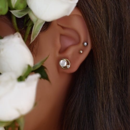 حلق أنيق اللون ذهبي - أبيض (E498).