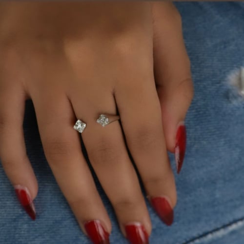 خاتم أنيق اللون فضي (R234) .