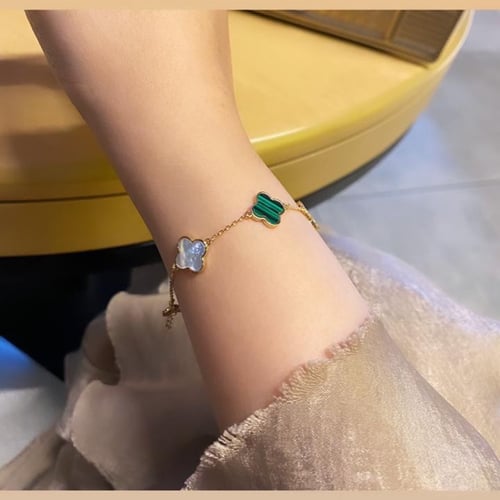 اسورة وردة أنيقة باللون الذهبي (B438).