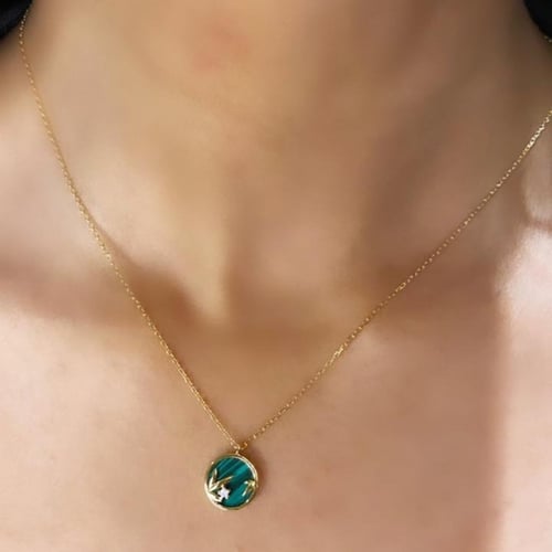 سلسلة أنيقة من الفضه عيار 925 مطلي بالذهب مرصع بحب...