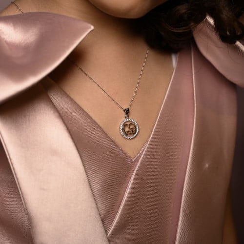 سلسلة الفيل الأنيقة باللون الفضي (N690) .