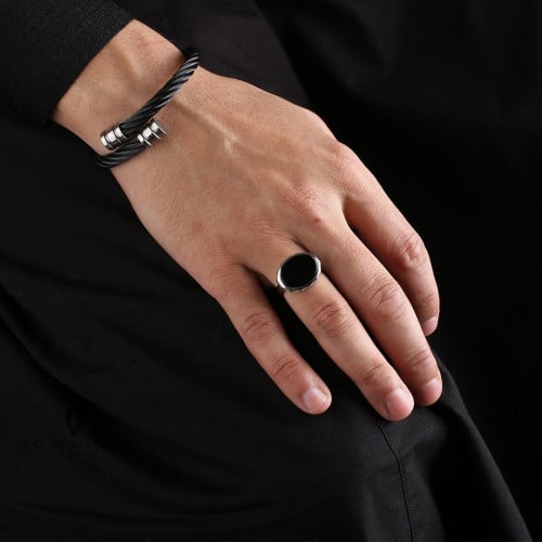 خاتم أنيق رجالي اللون فضي-أسود (KR16) .