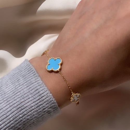 أسورة ورد أنيقة باللون الذهبي (B580) .