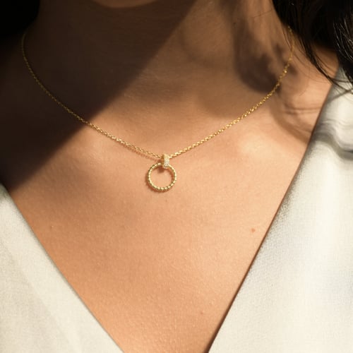 سلسلة أنيقة باللون الذهبي (N844) .