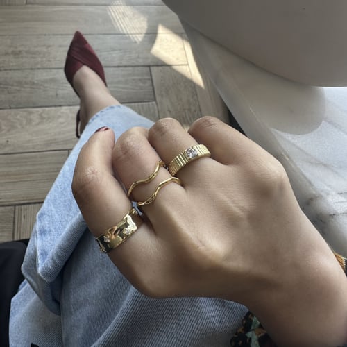 خاتم أنيق اللون ذهبي (R395).