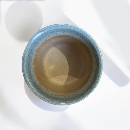 كوب رمادي بتخصيص . (cup253)