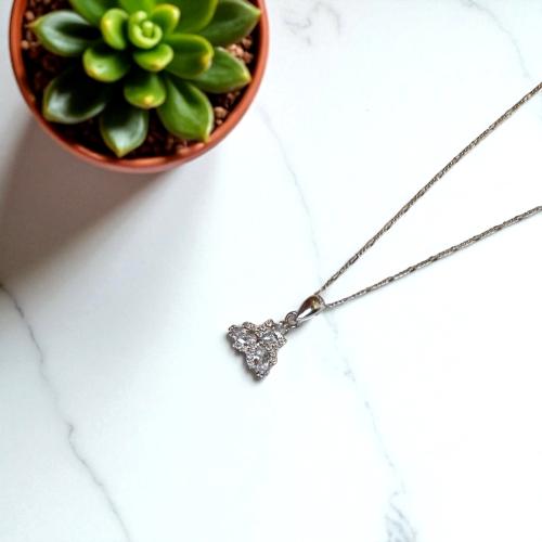 سلسلة أنيقة باللون الفضي (N539) .