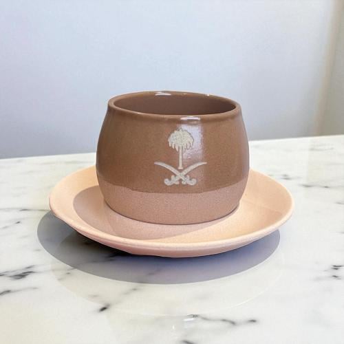 كوب سيفين ونخلة مع صحن