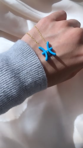 سلسلة برج الابراج باللون الذهبي (N437) .