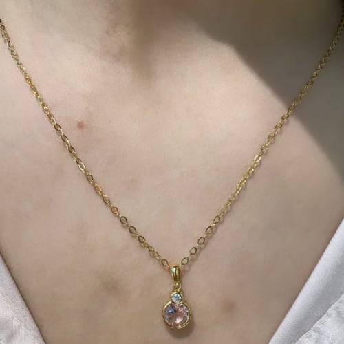 سلسلة أنيقة باللون الذهبي (N635) .