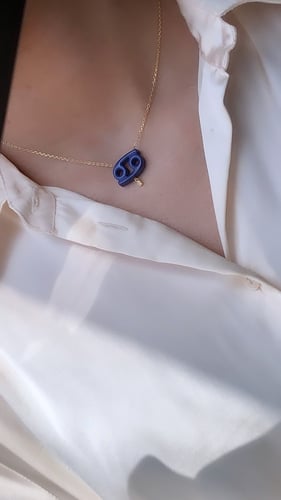 سلسلة برج الابراج باللون الذهبي (N437) .