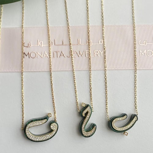 سلسلة حرف الحروف باللون الذهبي (N436) .