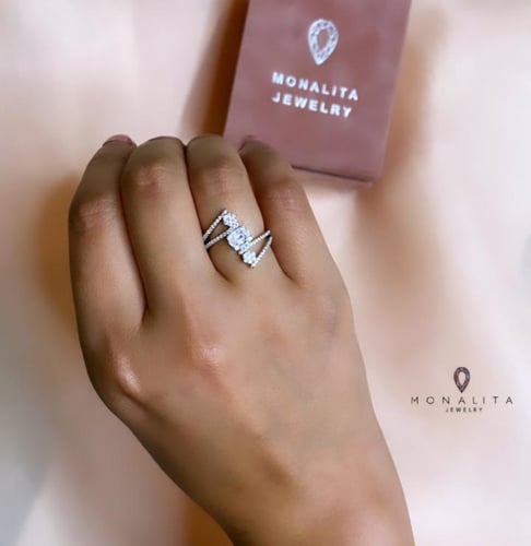 خاتم أنيق اللون فضي (R107).