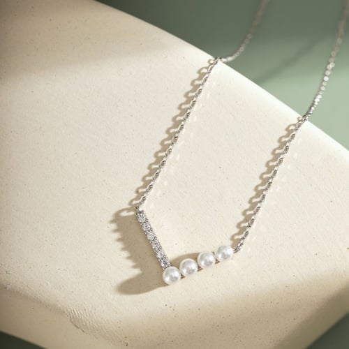 سلسلة أنيقة باللون / فضي . (N965)