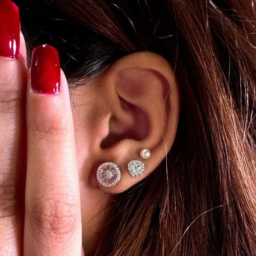 حلق أنيق اللون فضي (E545) .