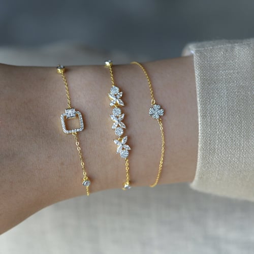 أسورة ورد أنيقة باللون الذهبي (B778) .