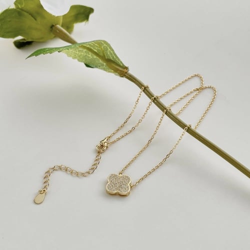 سلسلة ورد أنيقة اللون ذهبي وفض . (N949)