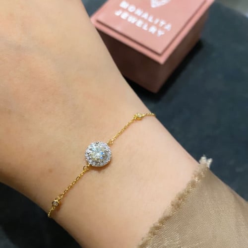 أسورة أنيقة باللون الذهبي (B546 ) .