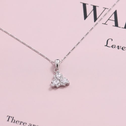 سلسلة أنيقة باللون الفضي (N539) .