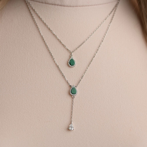 سلسلة أنيقة باللون الفضي -الأخضر (N403) .