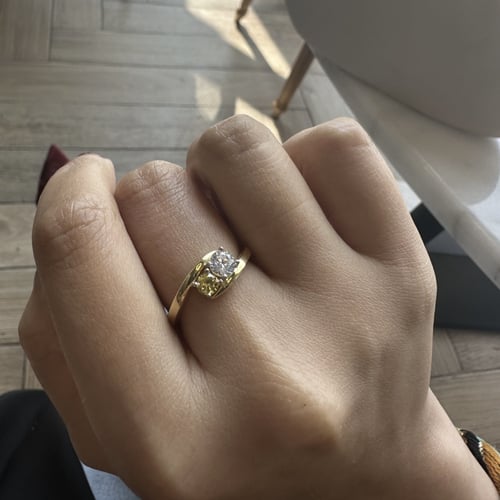 خاتم أنيق اللون فضي (R232) .