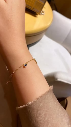 أسورة فراشة أنيقة باللون الذهبي (B441).