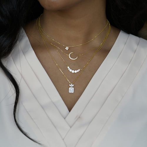 سلسلة أنيقة باللون الذهبي (N871) .