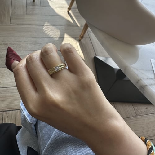 خاتم أنيق اللون ذهبي (R398).