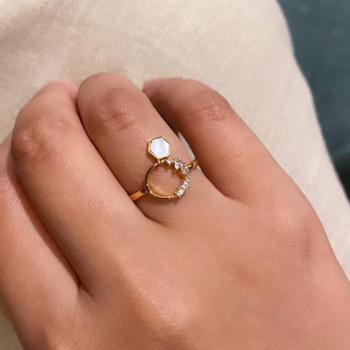 خاتم أنيق اللون ذهبي (R155) .