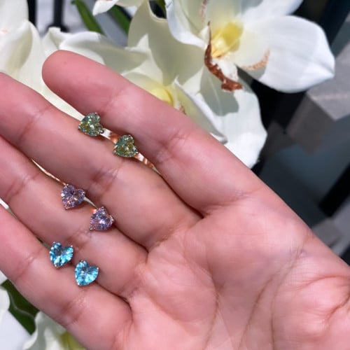 حلقان قلب أنيق اللون فضي (E458) .