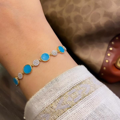 أسورة أنيقة باللون الذهبي (B490) .