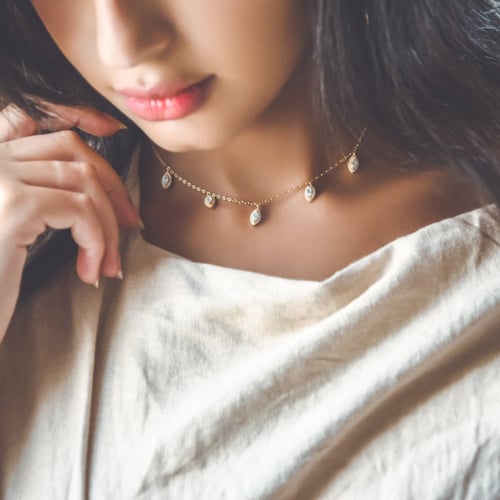 سلسلة أنيقة باللون الذهبي (N719) .